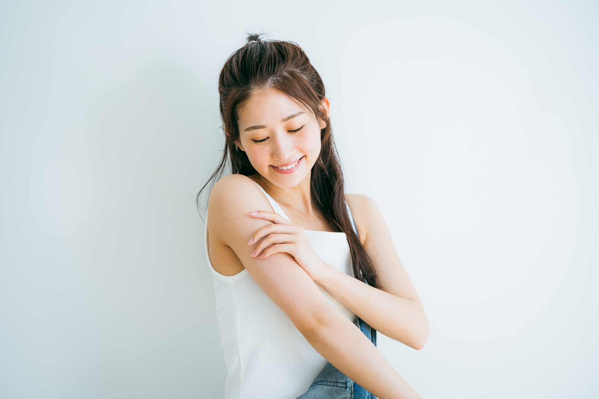 ノースリーブの女性