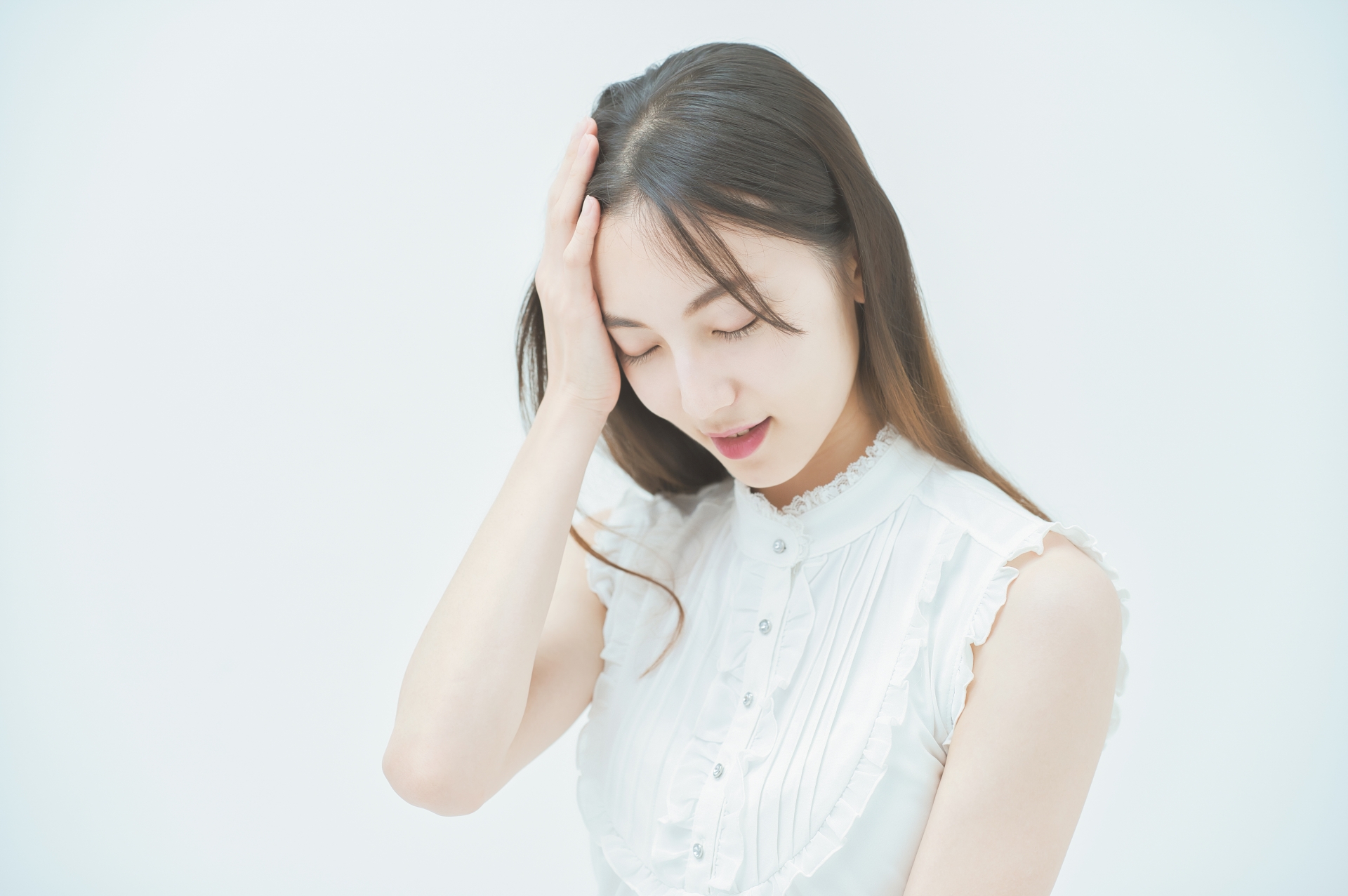 悩む女性2