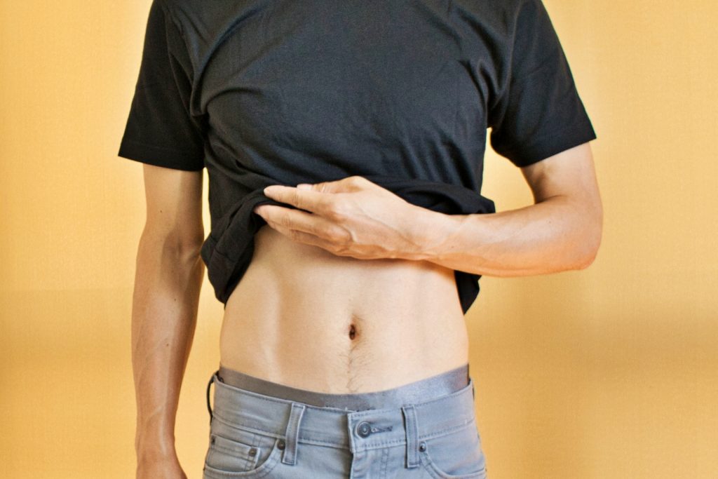 男性の腹部