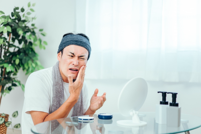肌を気にする男性