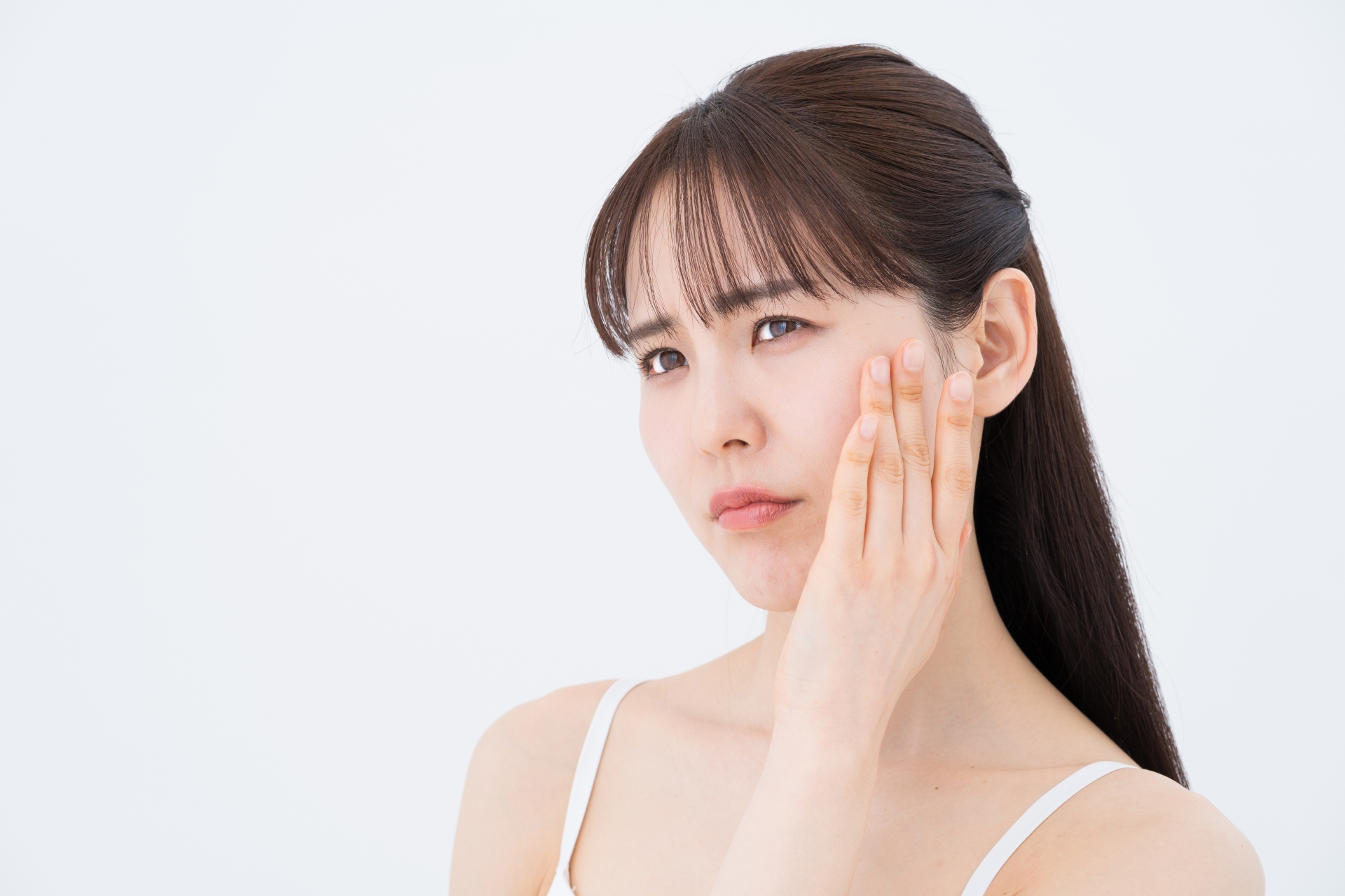 悩む女性