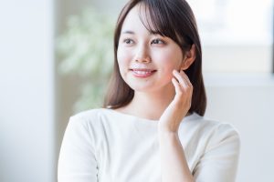若い女性のスキンケアイメージ