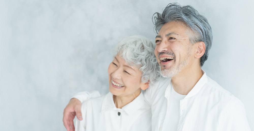 白髪のヒゲ脱毛はレーザー脱毛ではできない？ヒゲが白髪になる原因やニードル脱毛の仕組みを解説