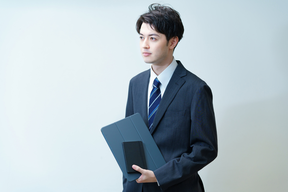 眉毛 タトゥー メンズ