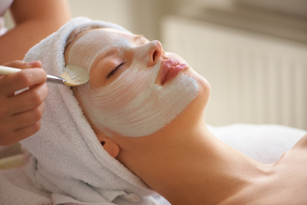 ピーリングの施術中