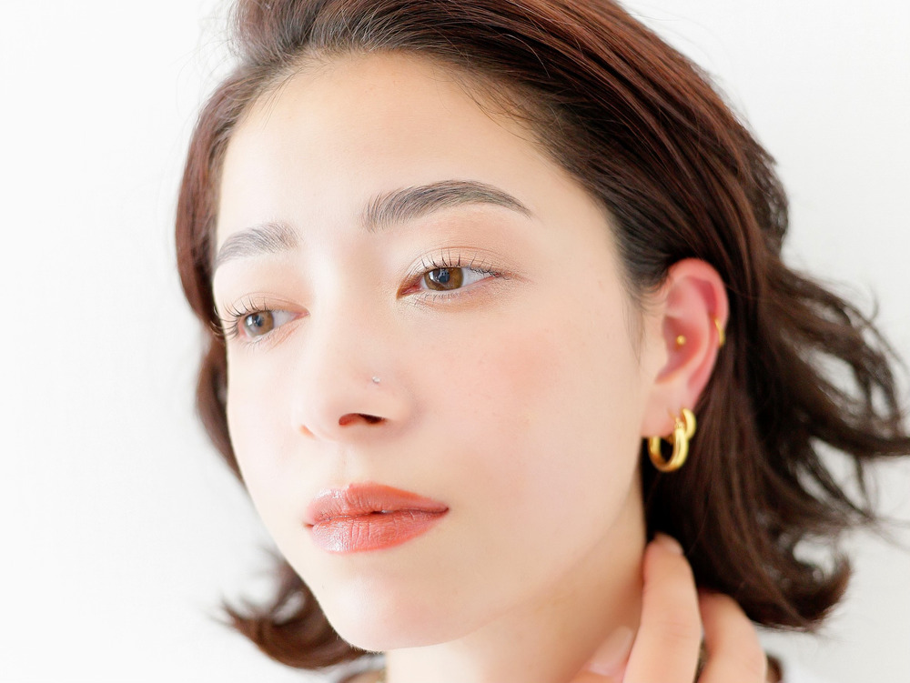 アートメイク施術後の女性