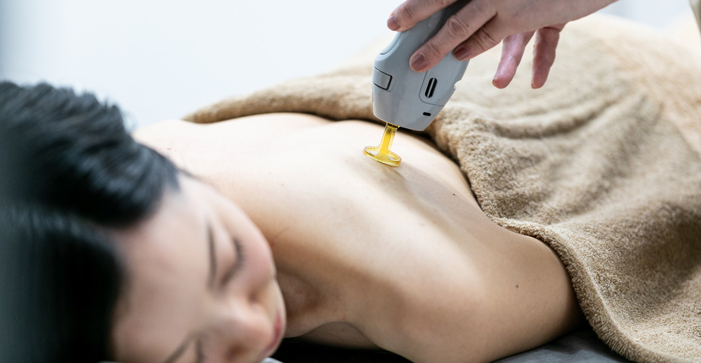 医療脱毛を受ける女性