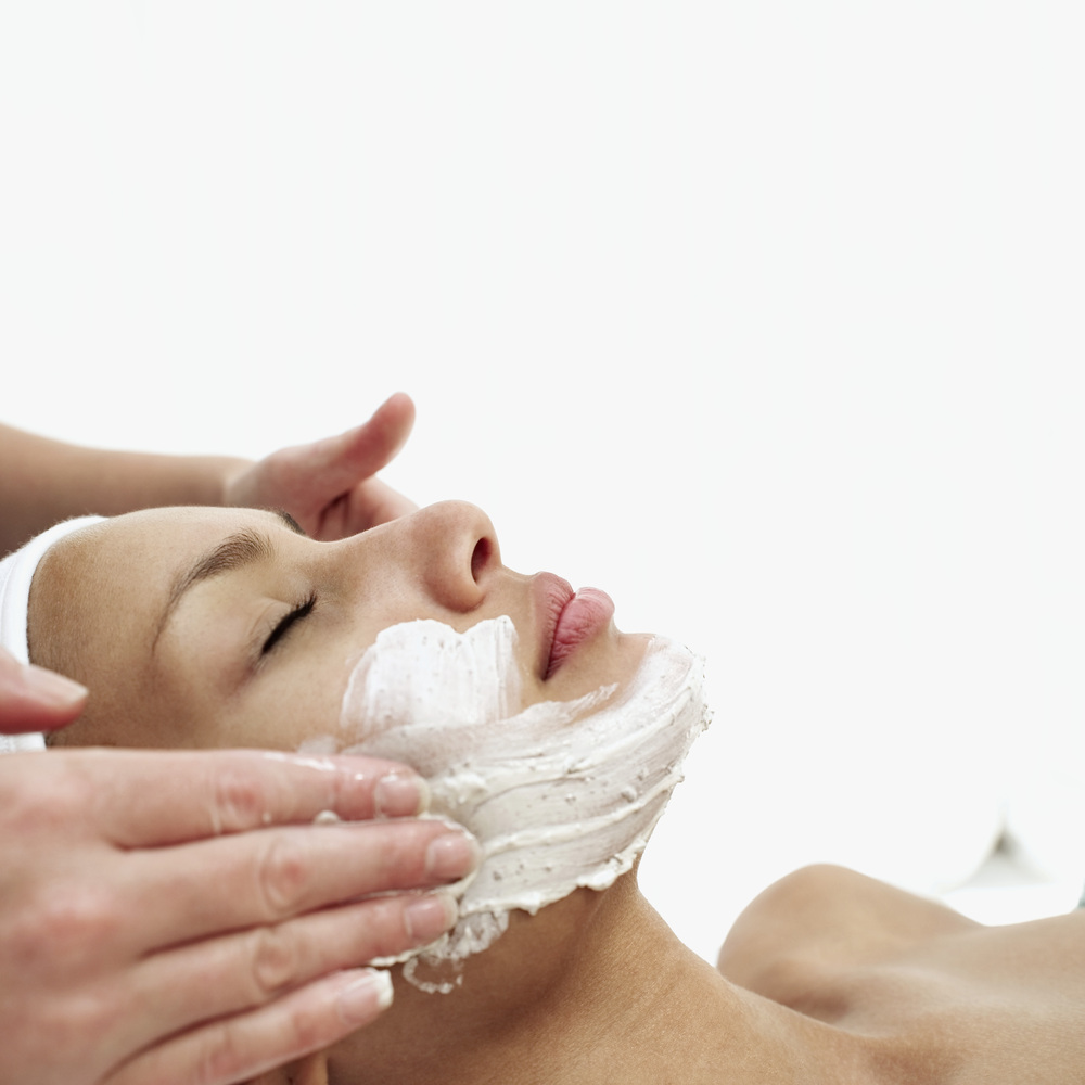 ピーリングの施術中