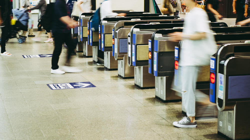 駅の改札
