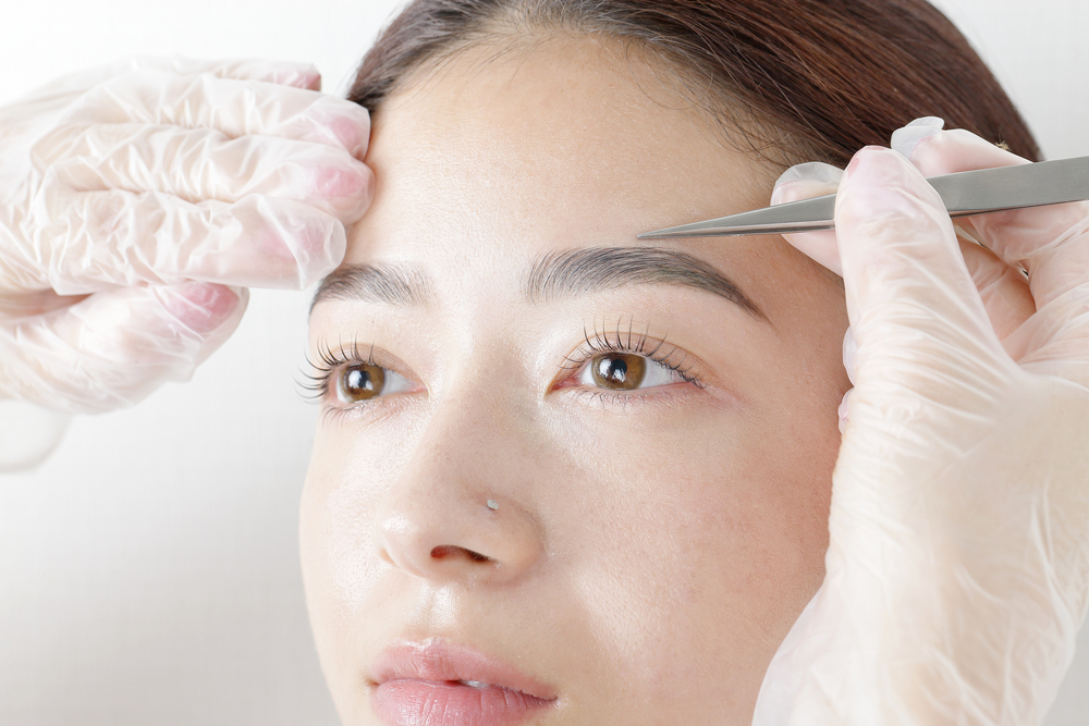 アートメイク施術中