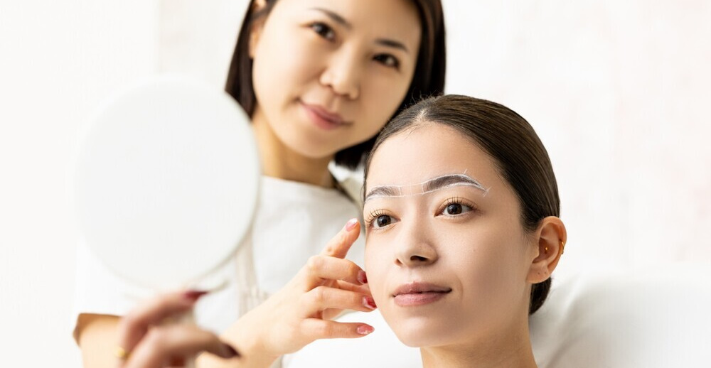 アートメイク施術中