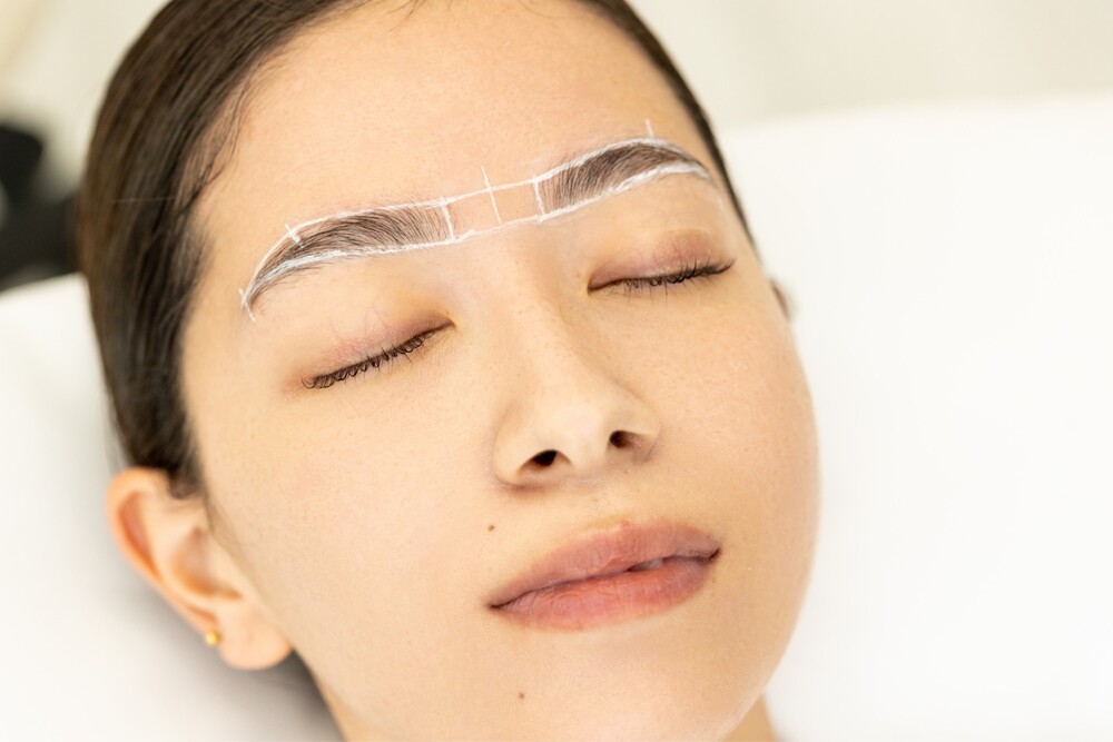 アートメイク眉施術の途中