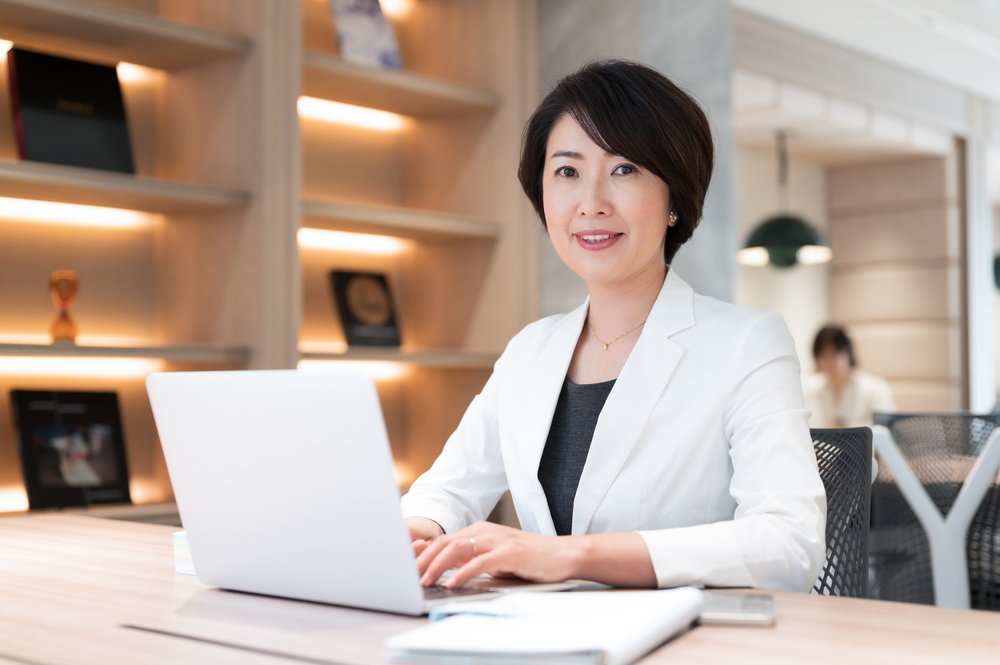 カウンセリング中の医者