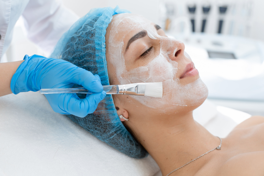 ピーリング施術中