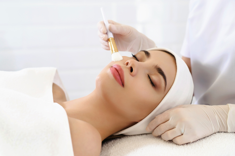 ピーリング施術中