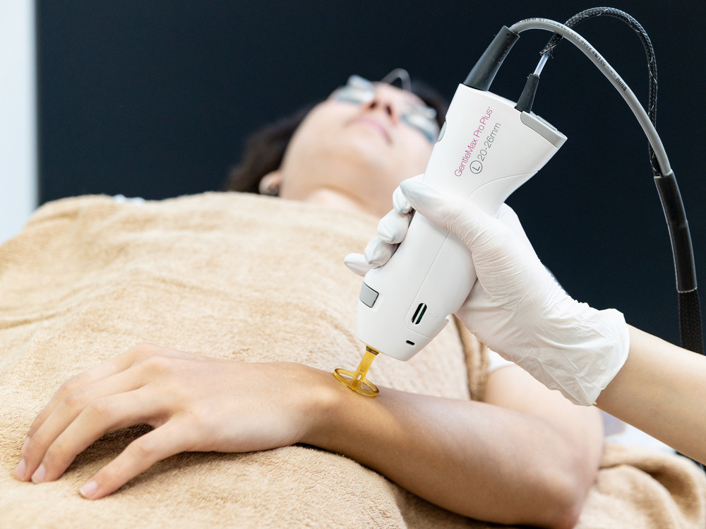 医療脱毛中の男性