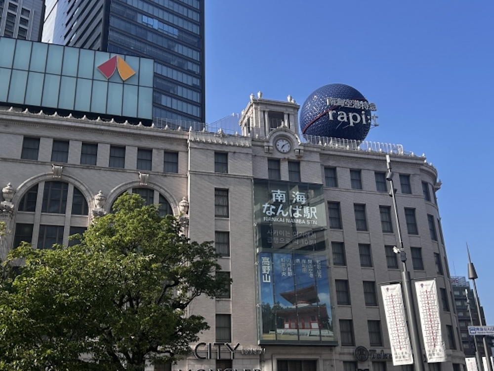 南海なんば駅前