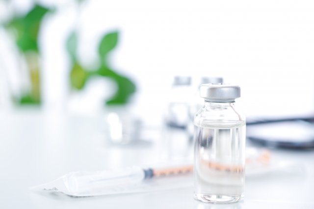 注射器と瓶