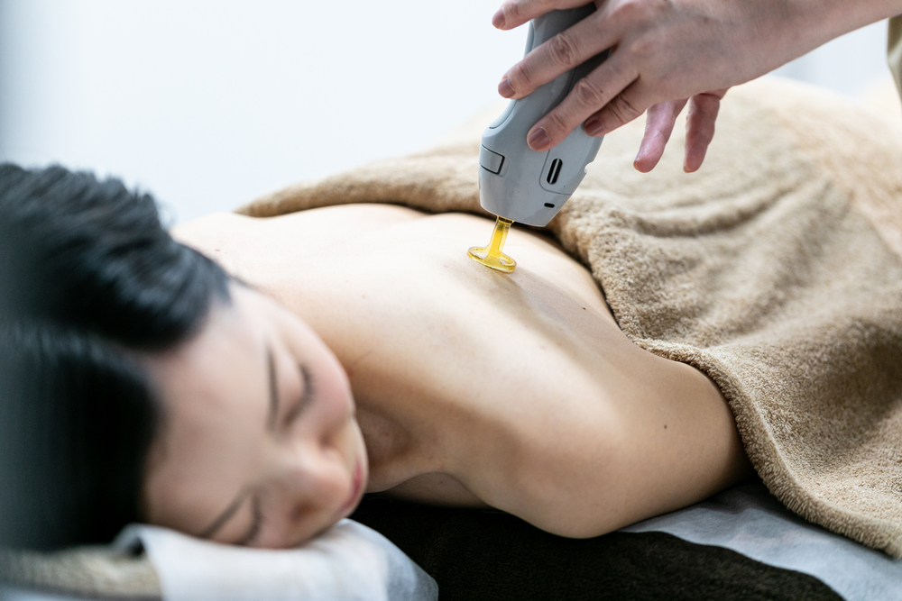 医療脱毛中の女性