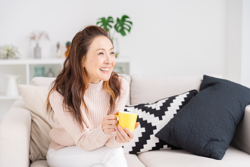 微笑む中高年女性