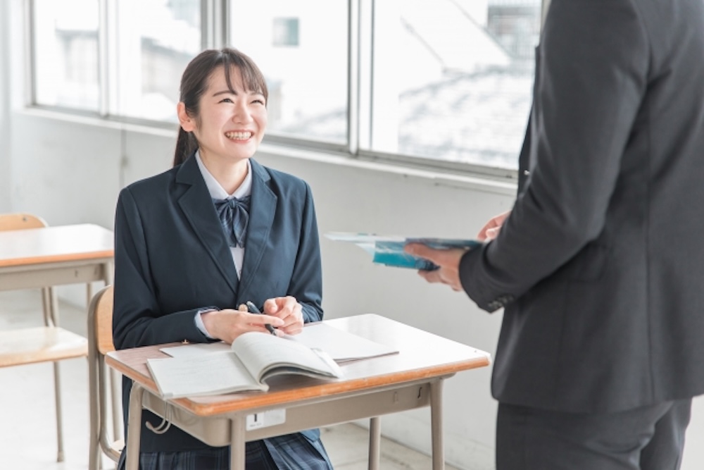 授業中の女子学生