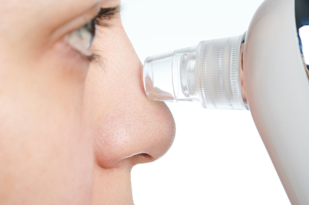 毛穴洗浄の施術中