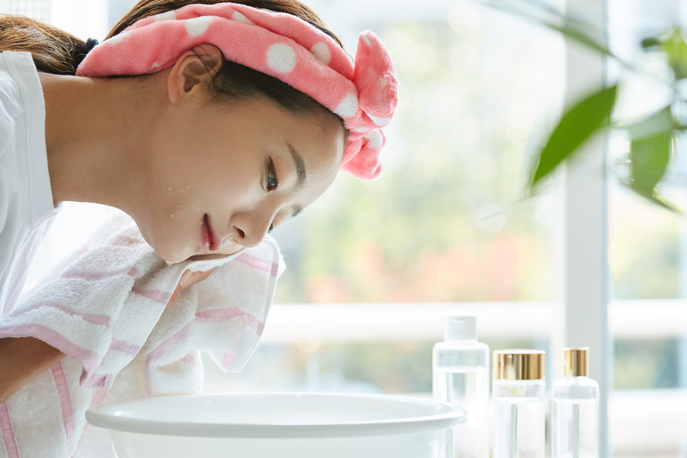 洗顔後の女性