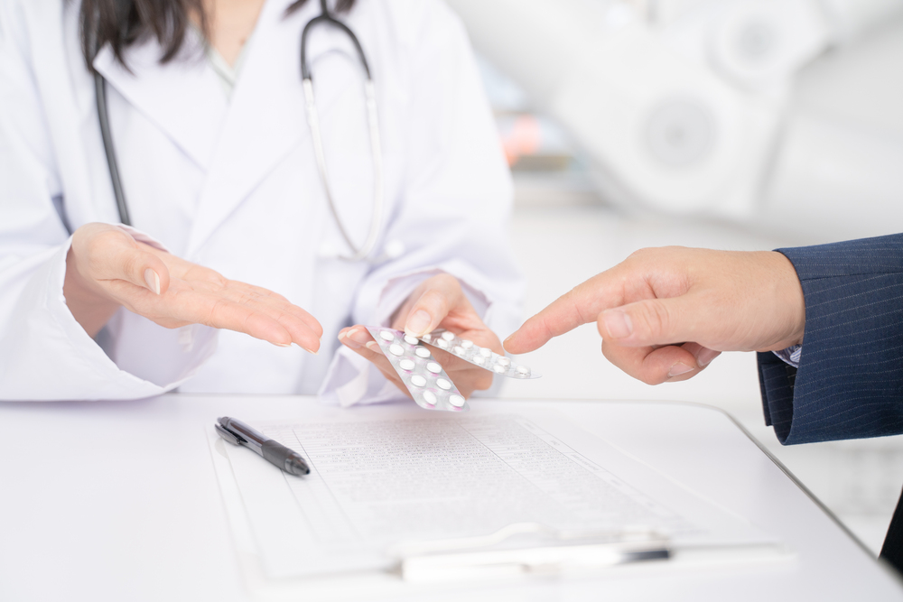 薬を処方する医者